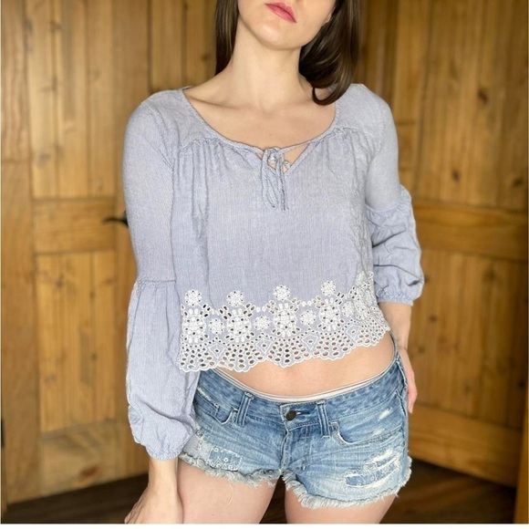 Hollister Pinstriped Embroidered Crop Top Size Medium - Picture 2 of 9